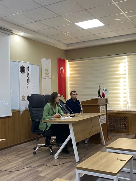 Matematik Topluluğunun düzenlemiş olduğu "Bölümümüz mezunları ile iş fırsatları” konulu konferans